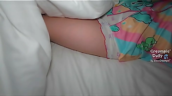 Secretly came to cum inside J, a girl from another mother. When she was resting